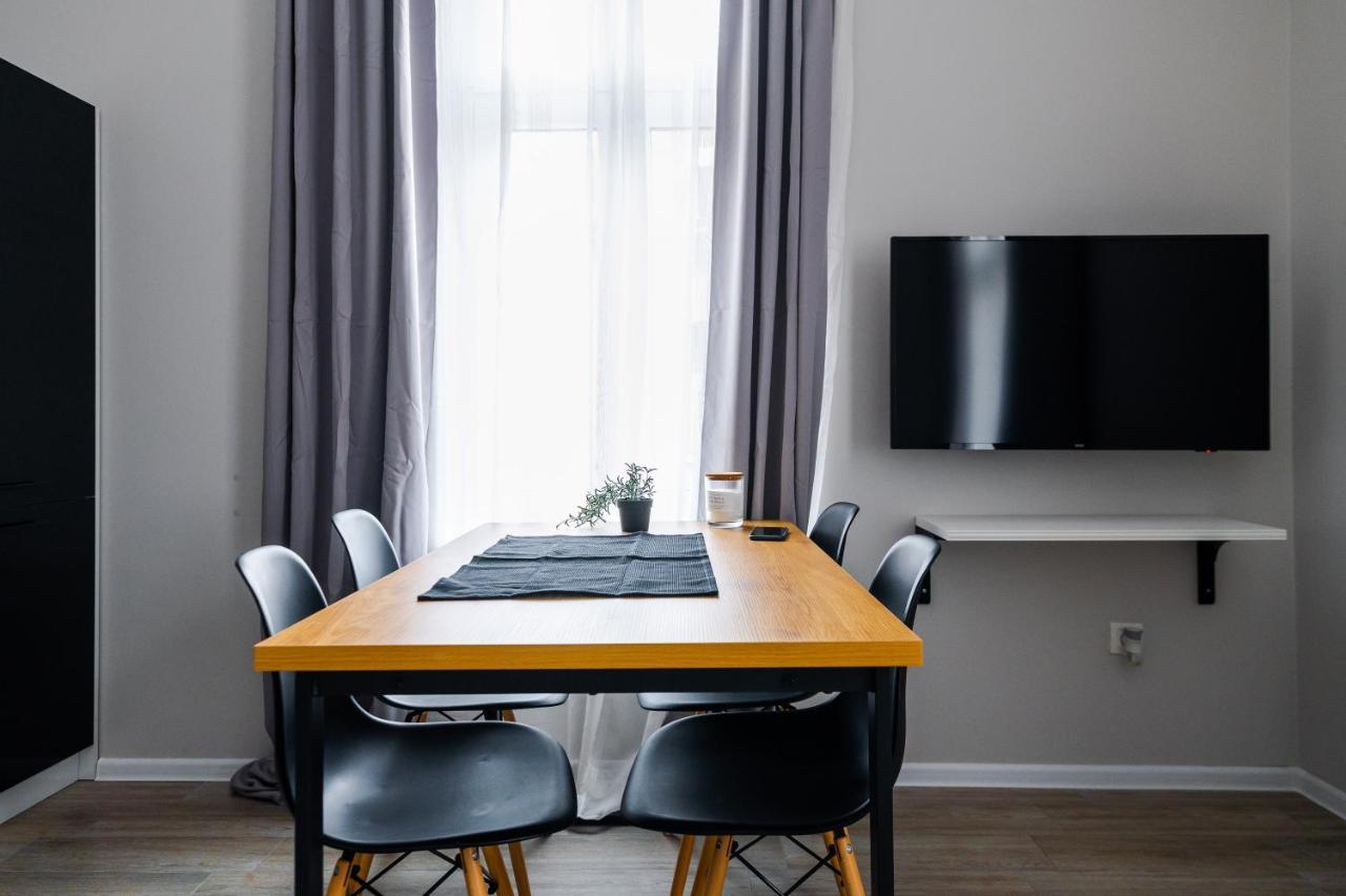 Boutique 2-Bedroom Apartment In Szófia Kültér fotó