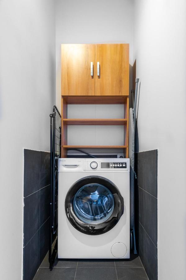 Boutique 2-Bedroom Apartment In Szófia Kültér fotó